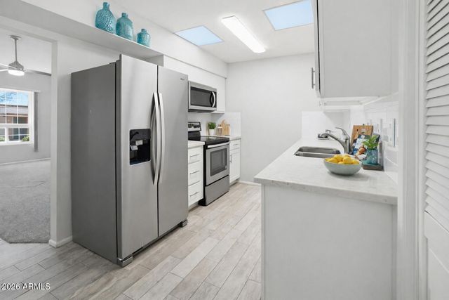 10030 W ROYAL OAK Road L, Sun City, AZ 85351