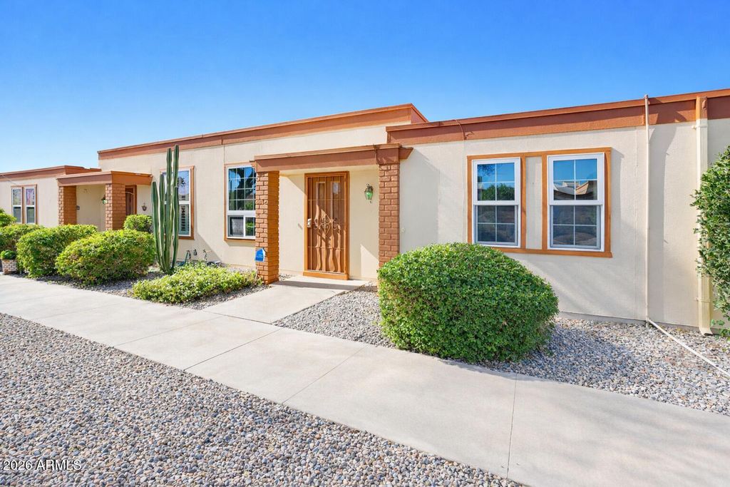 10030 W ROYAL OAK Road L, Sun City, AZ 85351