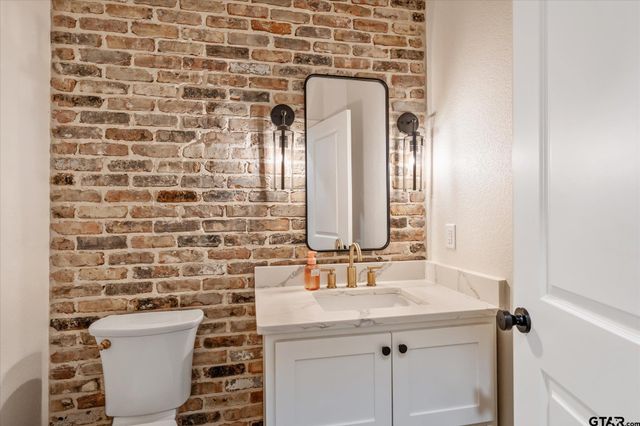 437 County Road 4914, Troup, TX 75789