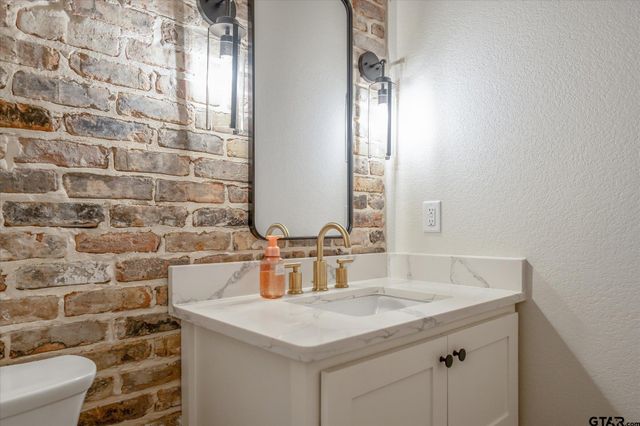 437 County Road 4914, Troup, TX 75789