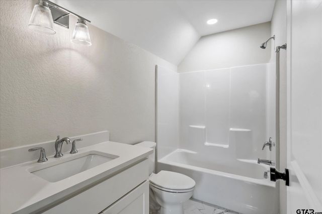 437 County Road 4914, Troup, TX 75789