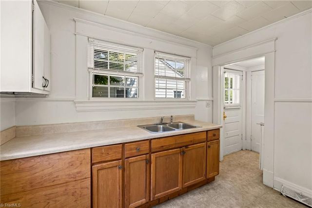 611 W Lexington Avenue, High Point, NC 27262