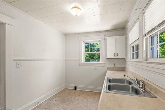 611 W Lexington Avenue, High Point, NC 27262