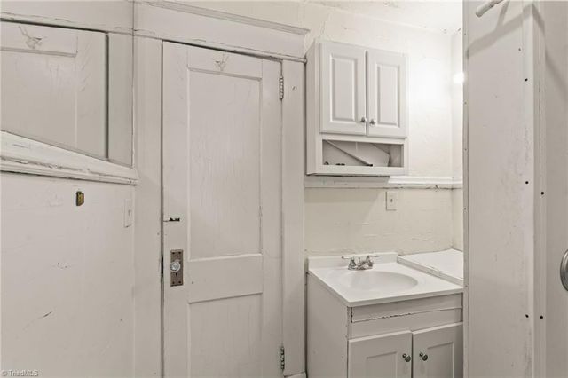 611 W Lexington Avenue, High Point, NC 27262