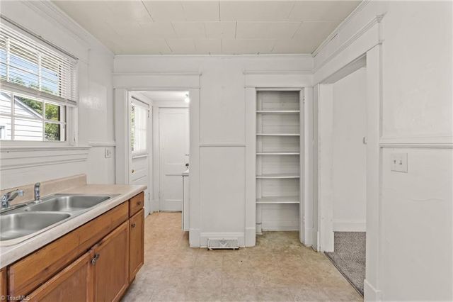 611 W Lexington Avenue, High Point, NC 27262