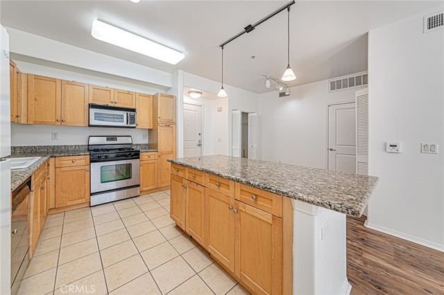 100 S Alameda 348, Los Angeles, CA 90012