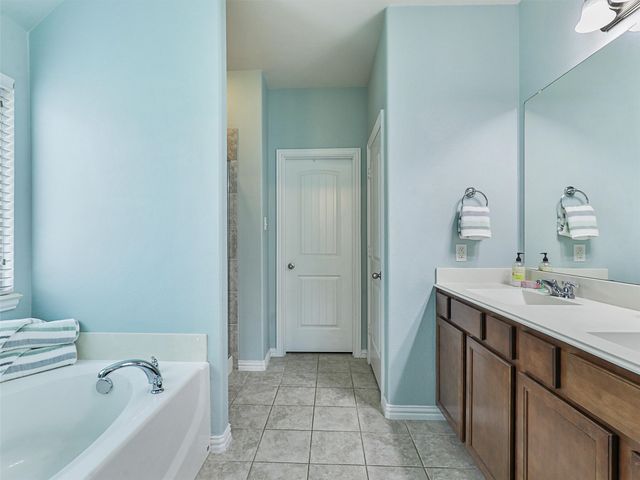 900 Silvermoon Drive, Little Elm, TX 75068