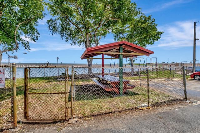 4801 NW 7th St 210-16, Miami, FL 33126