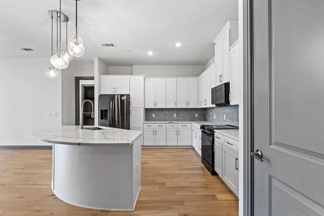 2700 Old Denton Road 2204, Carrollton, TX 75007