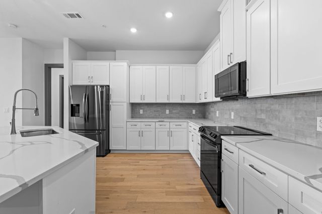 2700 Old Denton Road 2204, Carrollton, TX 75007