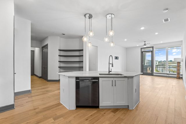 2700 Old Denton Road 2204, Carrollton, TX 75007