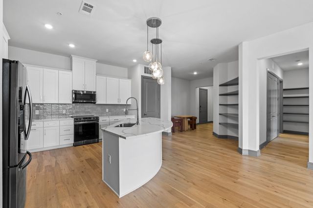 2700 Old Denton Road 2204, Carrollton, TX 75007