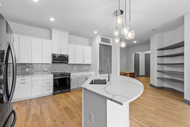 2700 Old Denton Road 2204, Carrollton, TX 75007