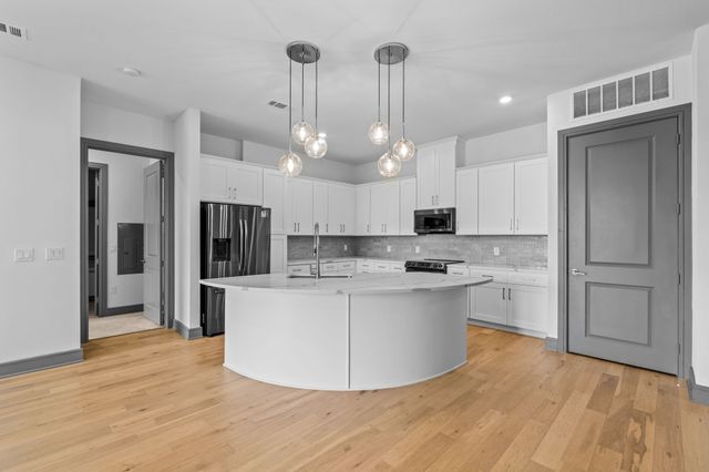 2700 Old Denton Road 2204, Carrollton, TX 75007