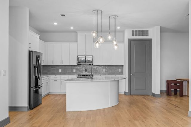 2700 Old Denton Road 2204, Carrollton, TX 75007