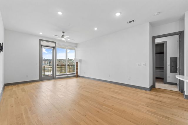 2700 Old Denton Road 2204, Carrollton, TX 75007