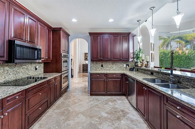 10221 Blue Palm Street, Plantation, FL 33324