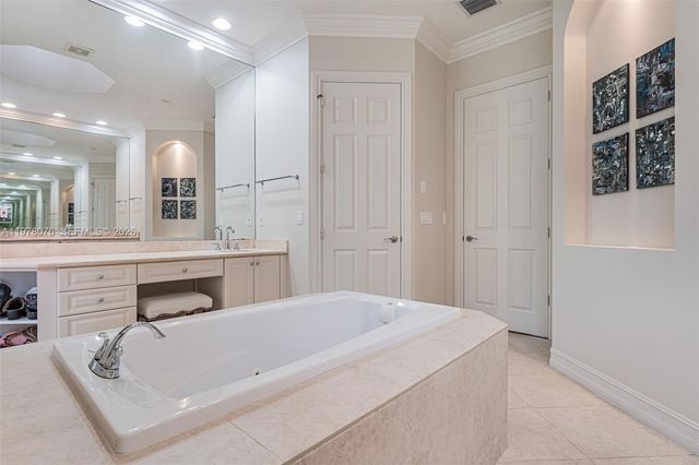 10221 Blue Palm Street, Plantation, FL 33324