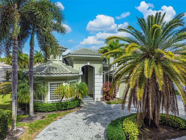 10221 Blue Palm Street, Plantation, FL 33324