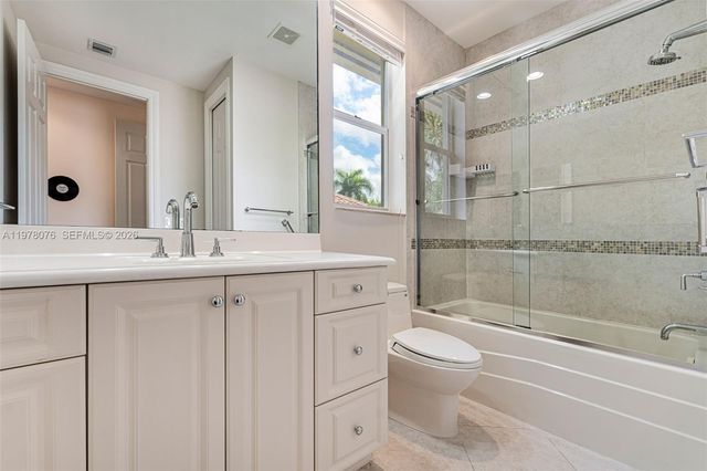 10221 Blue Palm Street, Plantation, FL 33324