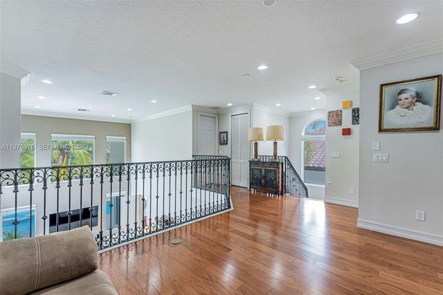 10221 Blue Palm Street, Plantation, FL 33324
