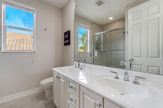 10221 Blue Palm Street, Plantation, FL 33324
