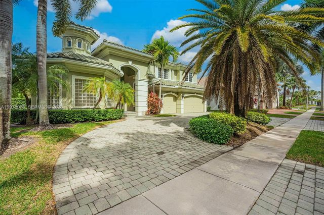 10221 Blue Palm Street, Plantation, FL 33324