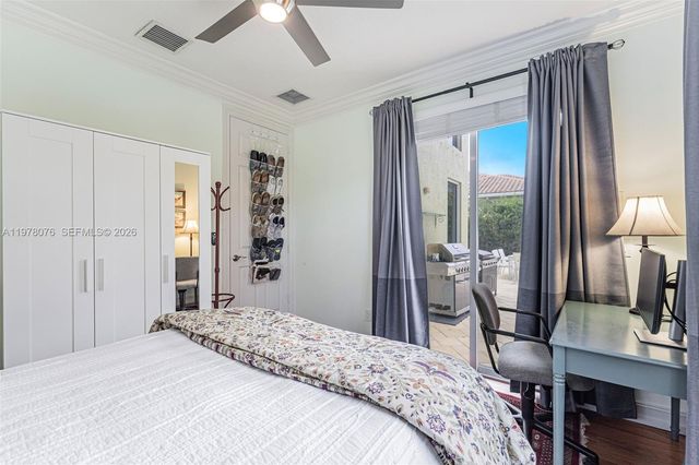 10221 Blue Palm Street, Plantation, FL 33324
