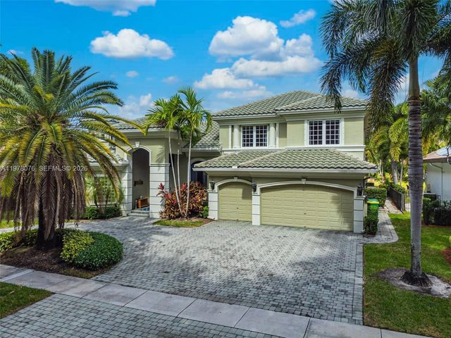 10221 Blue Palm Street, Plantation, FL 33324