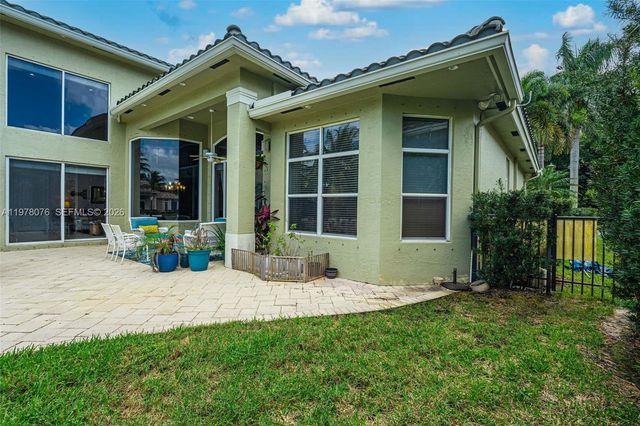 10221 Blue Palm Street, Plantation, FL 33324