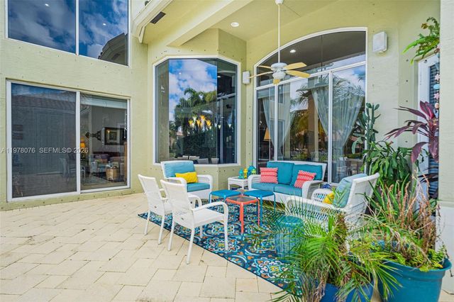 10221 Blue Palm Street, Plantation, FL 33324