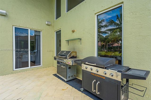 10221 Blue Palm Street, Plantation, FL 33324