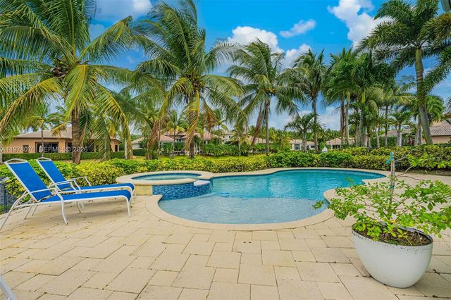 10221 Blue Palm Street, Plantation, FL 33324