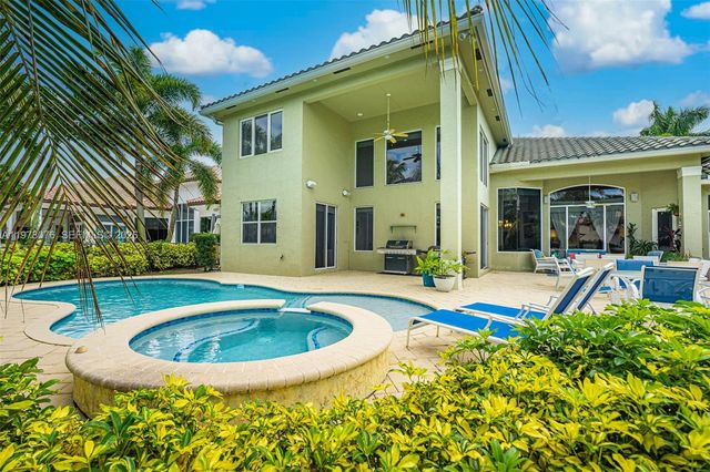 10221 Blue Palm Street, Plantation, FL 33324