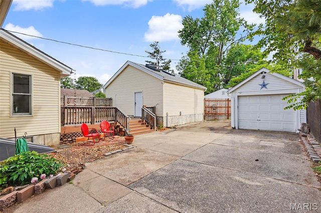 815 Adams Street, St Charles, MO 63301