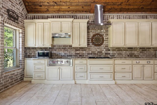 10638 CR 214, Tyler, TX 75707