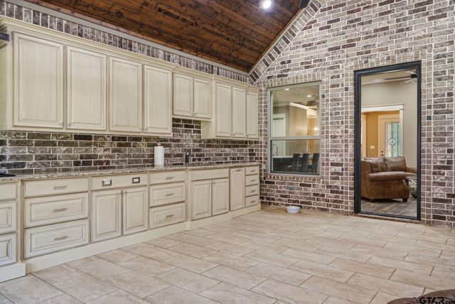 10638 CR 214, Tyler, TX 75707