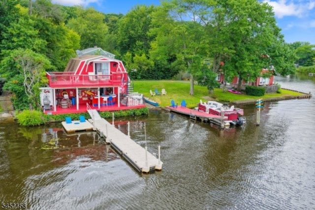 8 Shallow Cove Rd, Jefferson Twp., NJ 07849