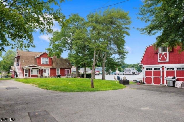8 Shallow Cove Rd, Jefferson Twp., NJ 07849