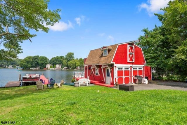 8 Shallow Cove Rd, Jefferson Twp., NJ 07849