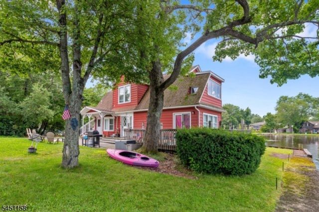 8 Shallow Cove Rd, Jefferson Twp., NJ 07849