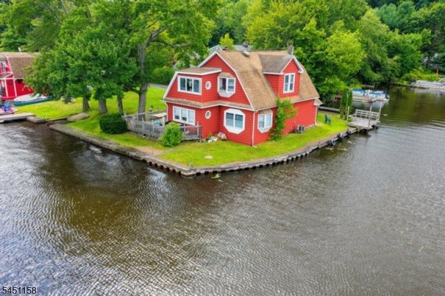 8 Shallow Cove Rd, Jefferson Twp., NJ 07849