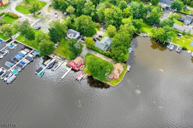 8 Shallow Cove Rd, Jefferson Twp., NJ 07849