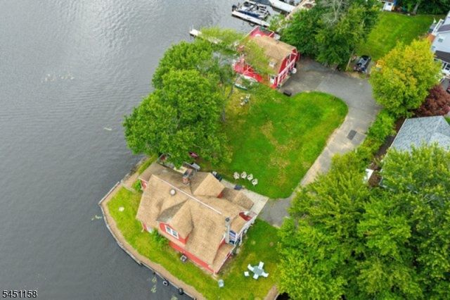 8 Shallow Cove Rd, Jefferson Twp., NJ 07849