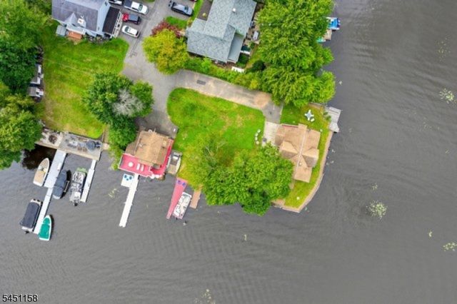 8 Shallow Cove Rd, Jefferson Twp., NJ 07849