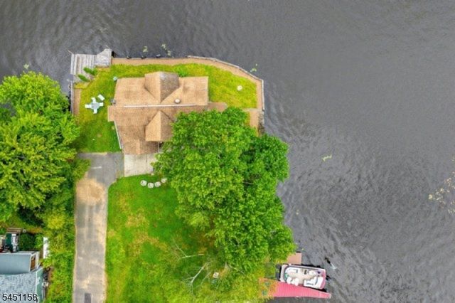 8 Shallow Cove Rd, Jefferson Twp., NJ 07849