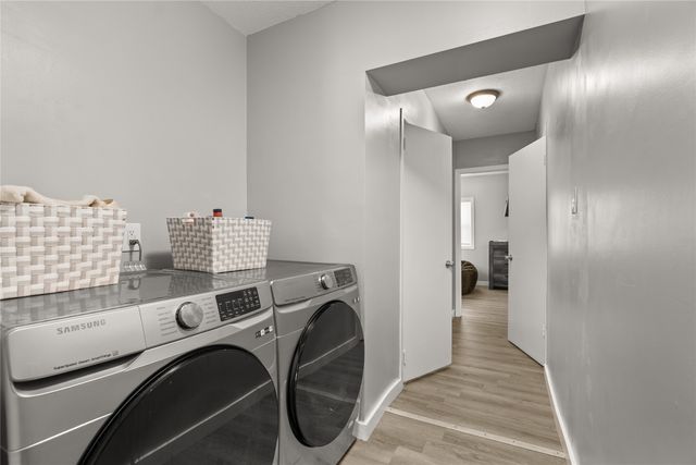 6513 Center Street, Windsor Heights, IA 50324