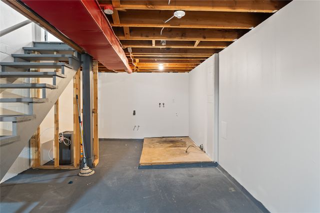 6513 Center Street, Windsor Heights, IA 50324