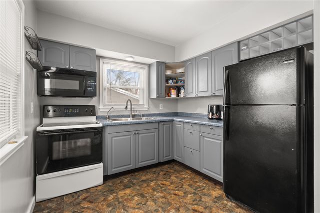 6513 Center Street, Windsor Heights, IA 50324