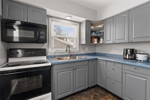 6513 Center Street, Windsor Heights, IA 50324